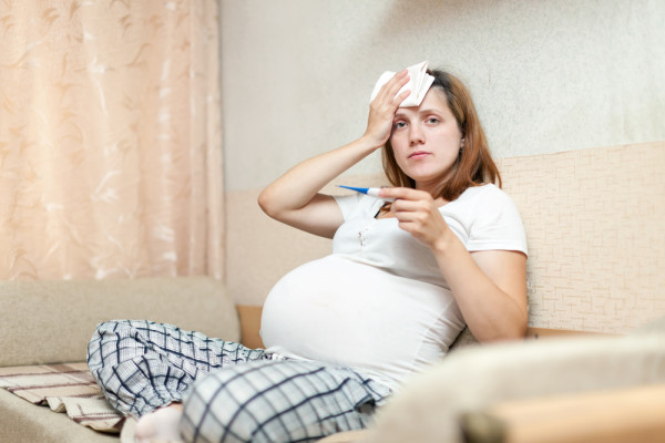 Bà bầu bị sốt cần làm gì để hạ sốt nhanh mà không phải dùng thuốc 1