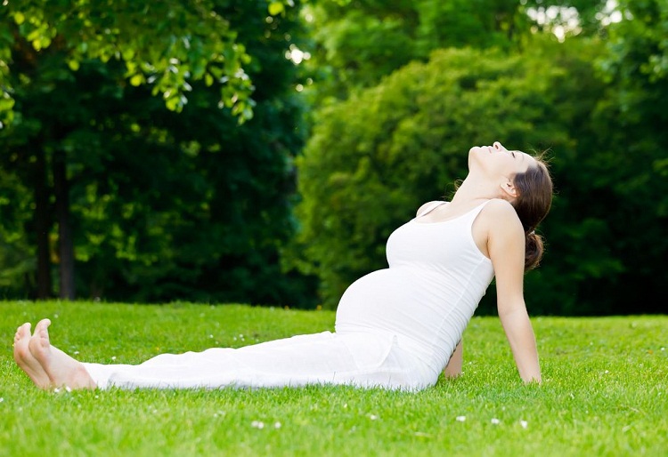 Bài tập yoga tốt nhất cho bà bầu 3 tháng đầu mang thai 1