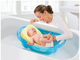 Cách tắm cho trẻ sơ sinh mẹ nên biết từ sớm