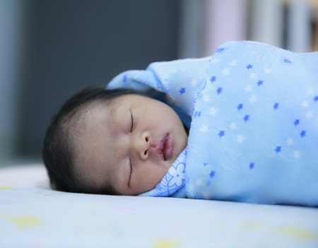 Duy trì nhiệt độ thích hợp là việc làm cần thiết đảm bảo sức khỏe trẻ nhỏ