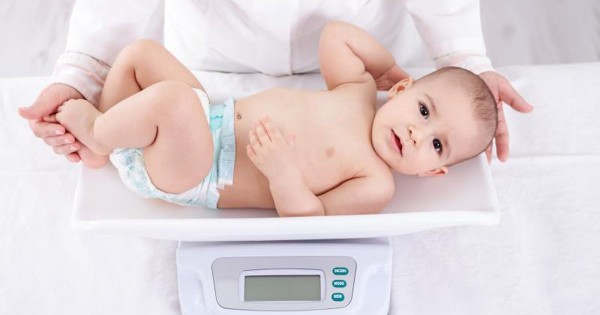 Làm sao để bé bú mẹ tăng cân nhanh? 1